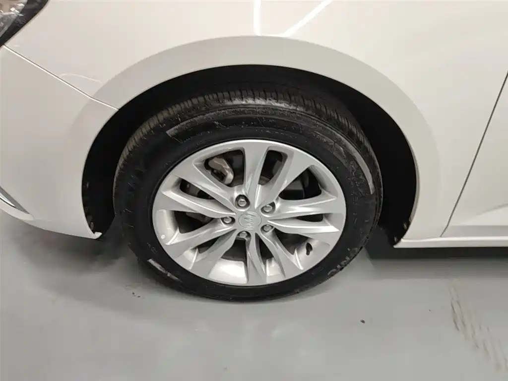 Buick Verano 2018 Sedan 20T Dual Clutch Leading фото 23