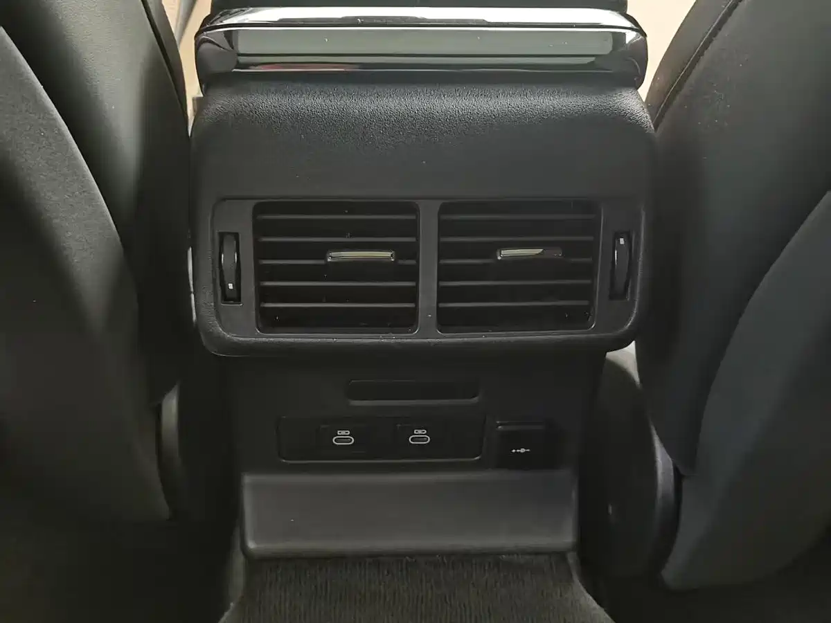 Land Rover Range Rover Velar 2025 Dynamic HSE фото 17