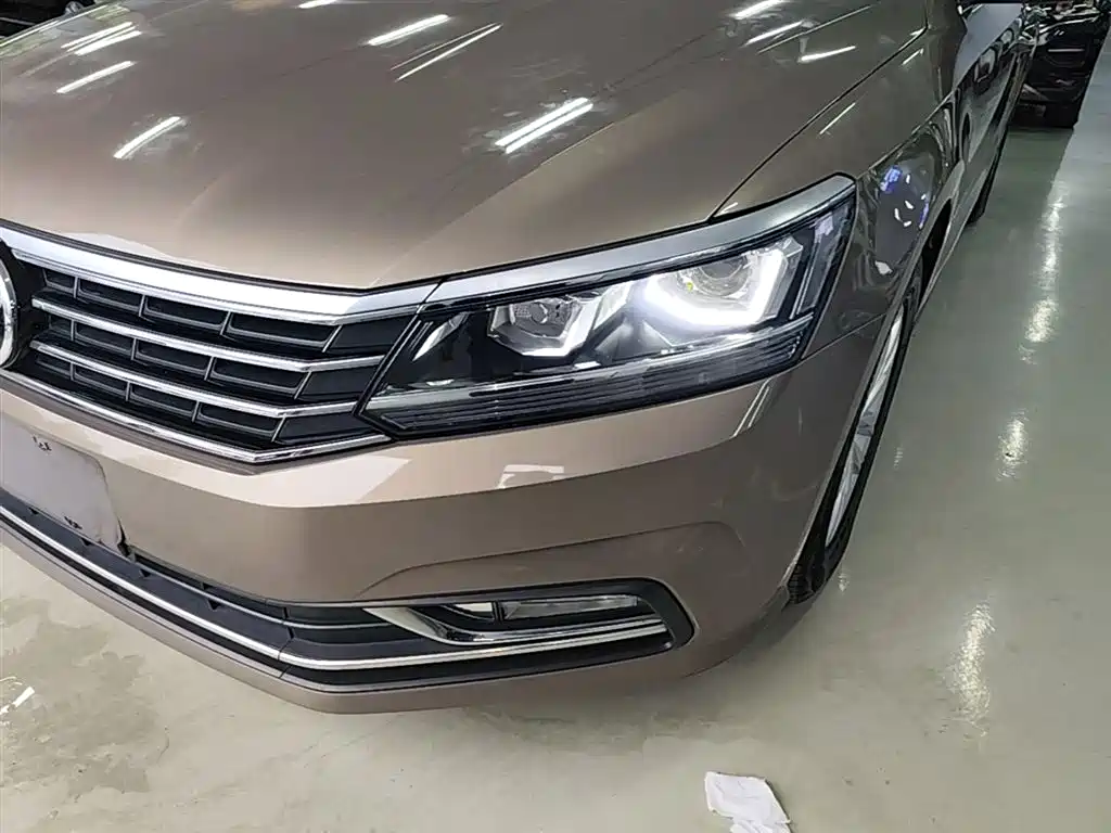 Volkswagen Passat 2016 330TSI DSG Honor Edition фото 24