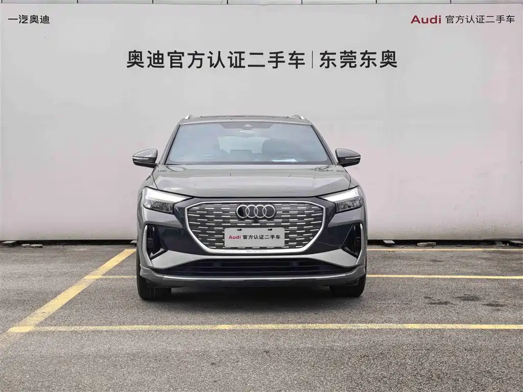 AUDI Q4 E TRON