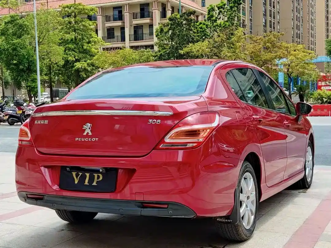 Peugeot 308 2014 Model Joy Edition Classic 1.6L Automatic Superior Style фото 4