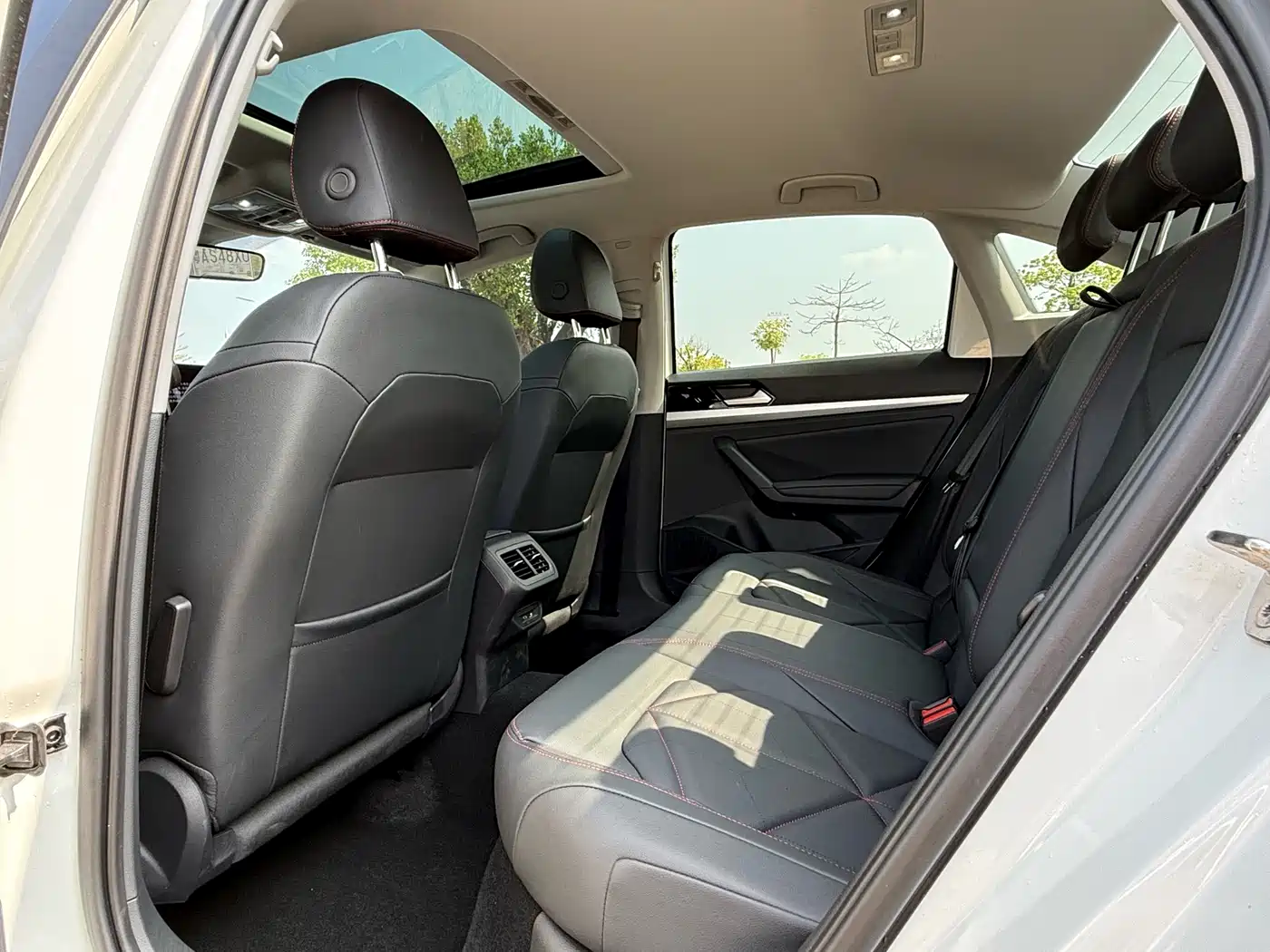 Volkswagen Lavida 2024 Model 300TSI DSG Starlight Leading Edition фото 6