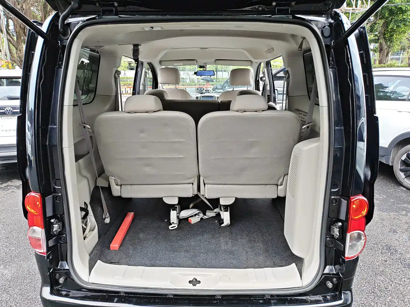 Nissan NV200 2014 2014 1.6L CVT Luxury (China IV)