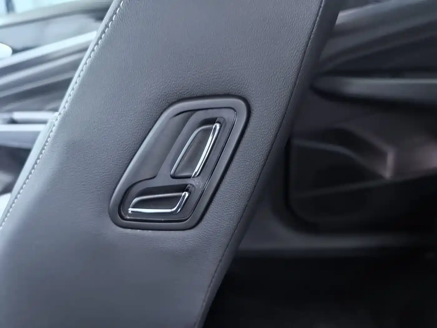 Volkswagen Passat 2023 280TSI Starlight Elite Edition фото 17