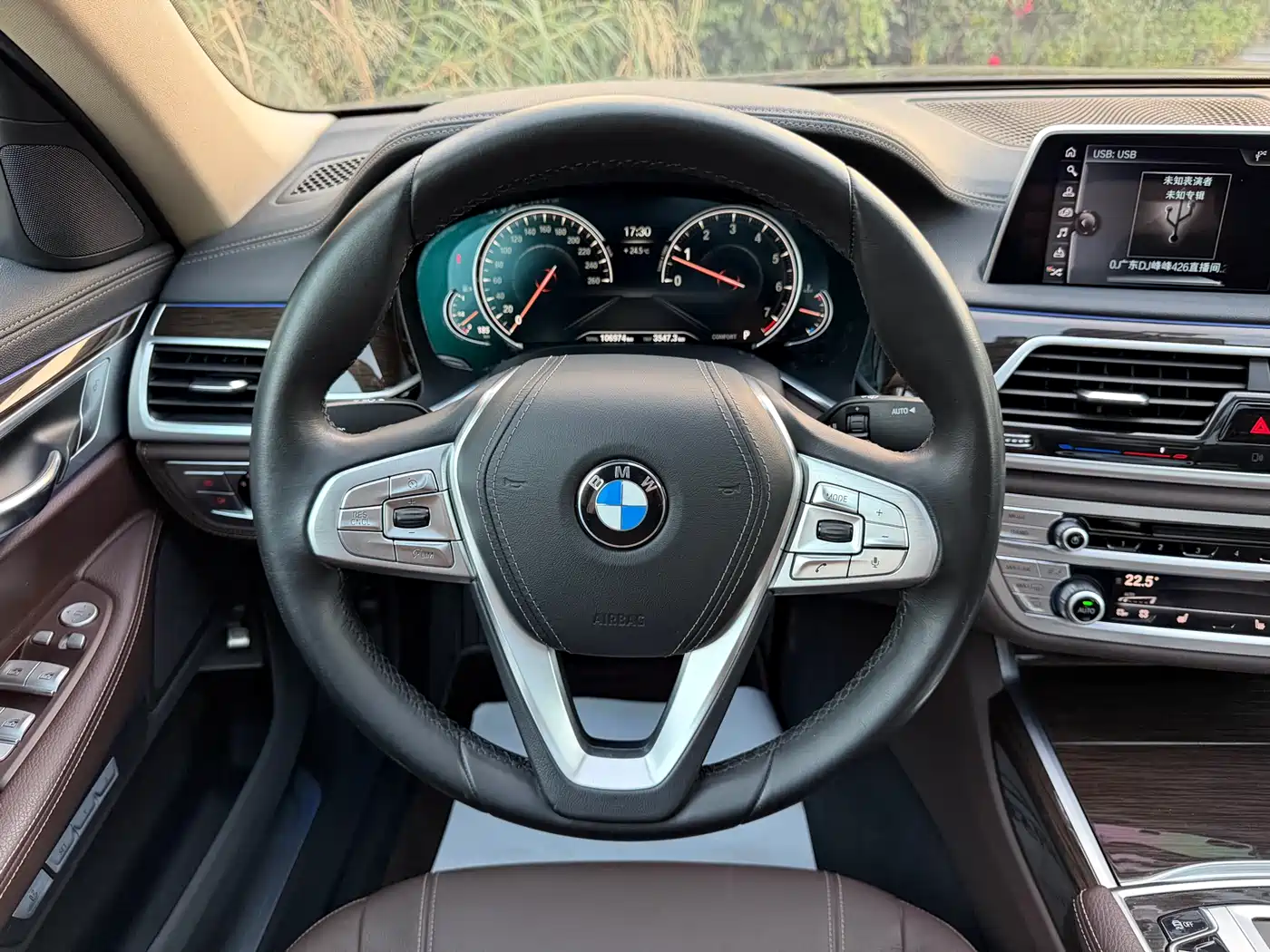 BMW 7 Series 2017 730Li Leading Edition фото 17