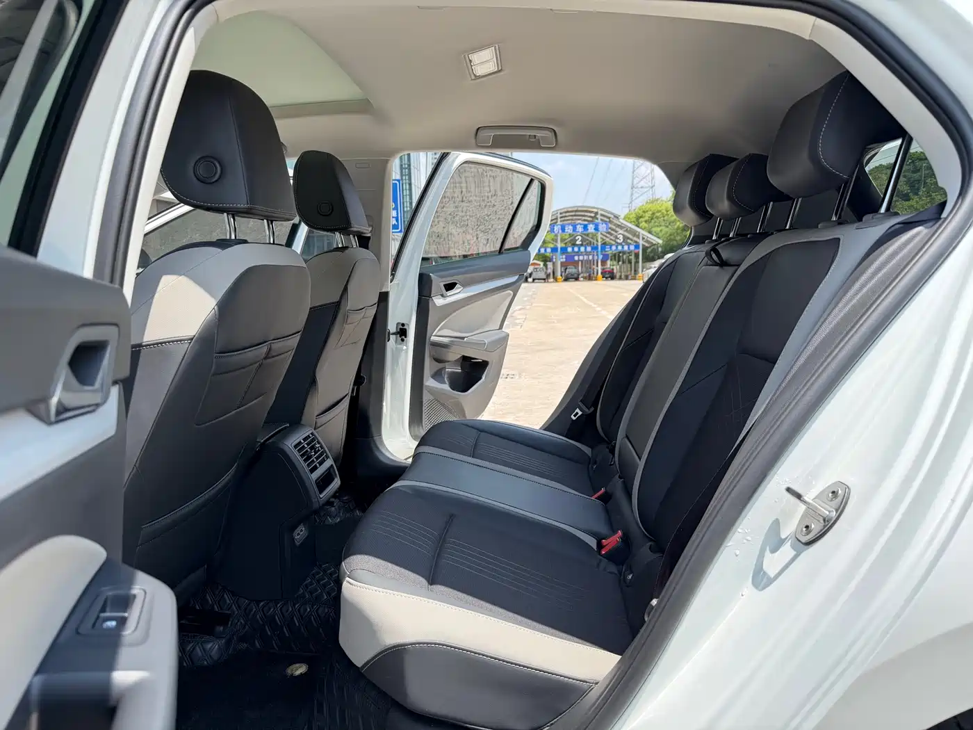 Volkswagen Golf 2023 Facelift 280TSI DSG Pro фото 20