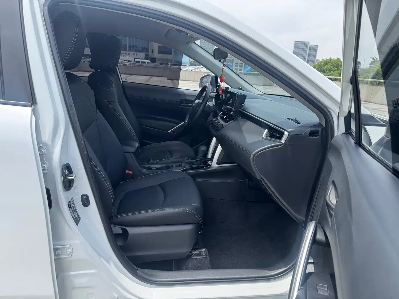 Toyota Corolla Cross 2024 Model 2.0L Pioneer Edition фото 12