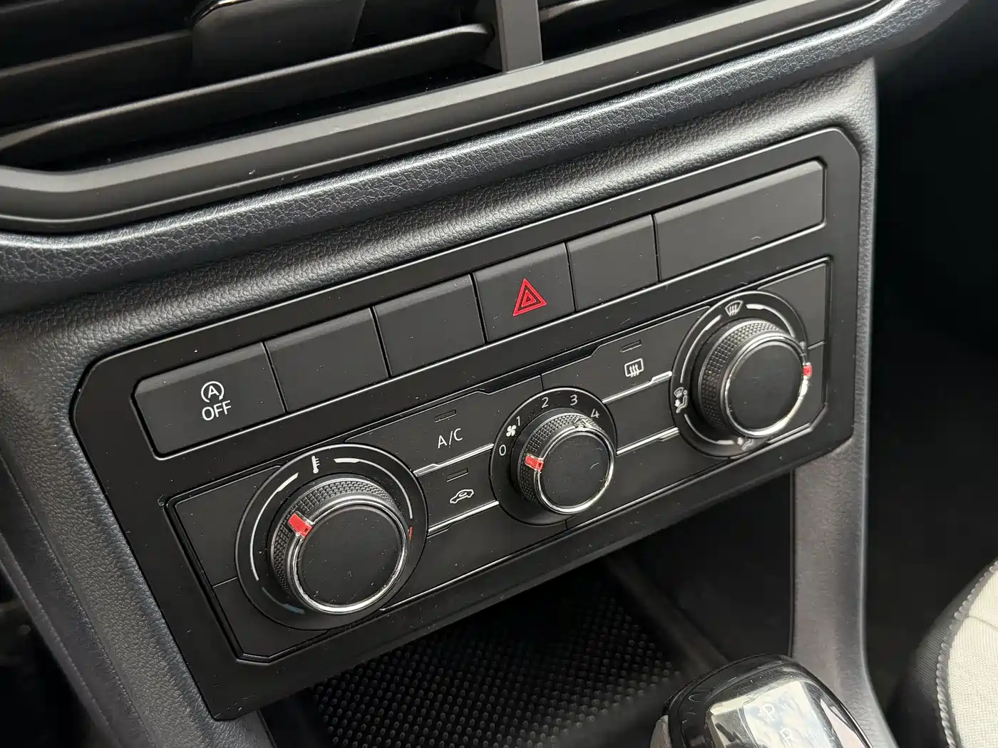 Volkswagen Tharu 2025 Model Rising Star 1.5L Advance Edition фото 9
