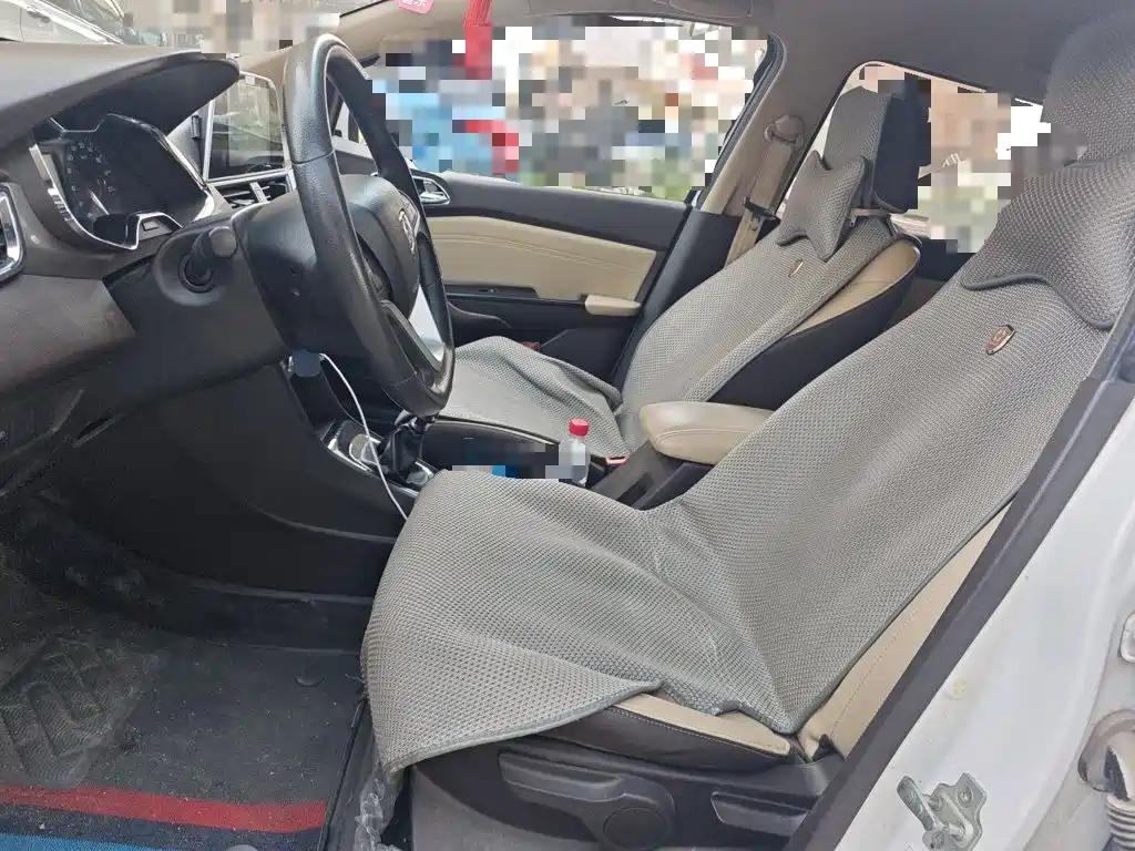 Baojun 310W 2019 2017 1.5L Manual Fashion Edition (China V)