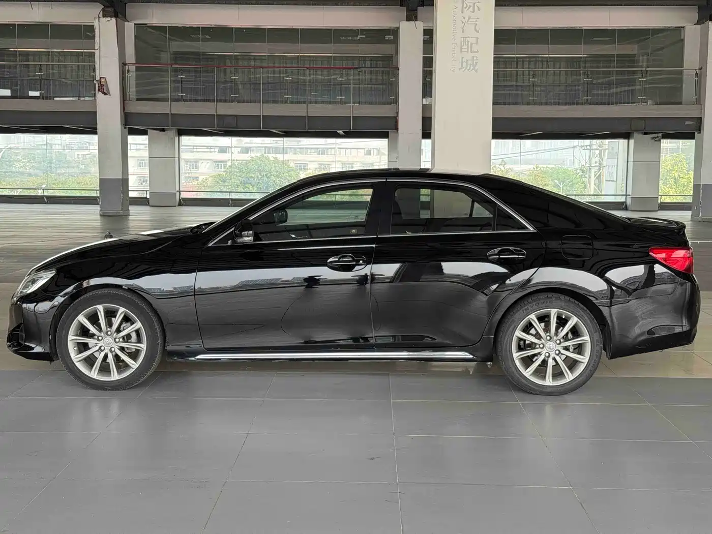 Toyota Reiz 2013 2.5V Premium Edition фото 3