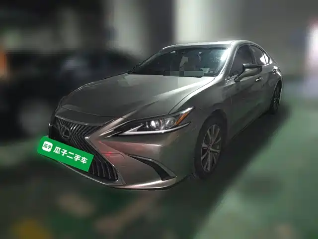 Lexus ES 2019