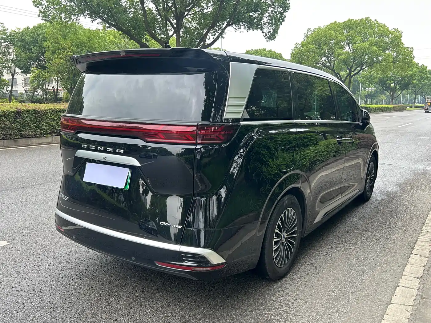 Denza D9 2024 DM-i 980 AWD Prestige фото 6