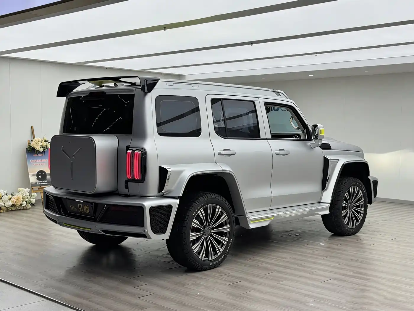 TANK CO CREATION TANK 300