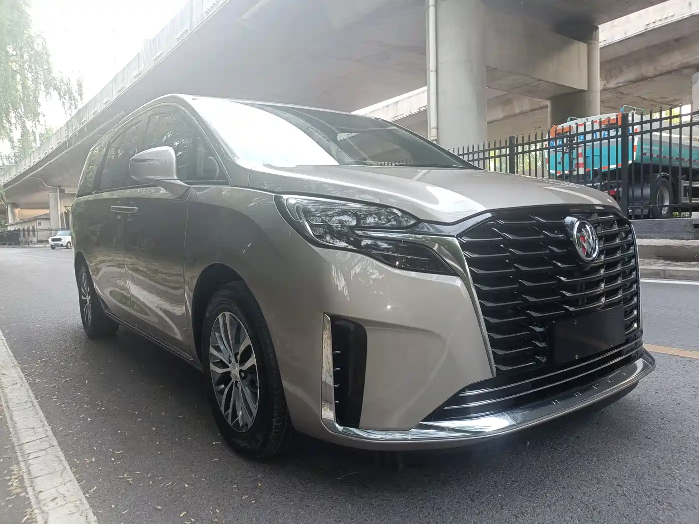 Buick GL8 2023 ES Landmaster Exclusive фото 2