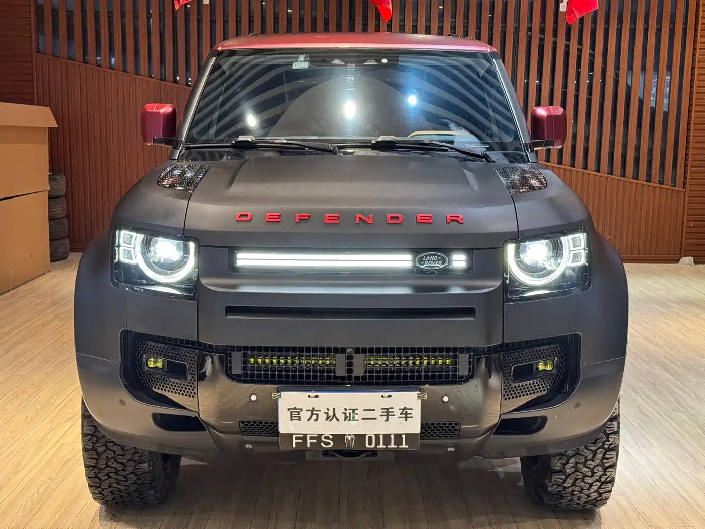 Land Rover Defender 2023 Model 110 3.0T P400 Dark Special Edition фото 2