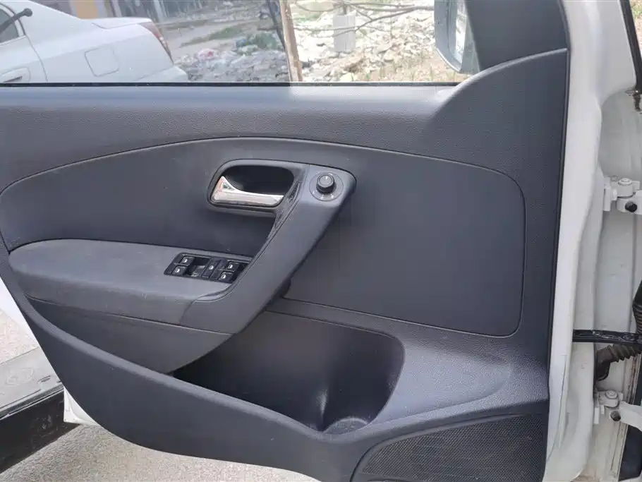 Volkswagen Polo 2014 1.4L Manual Comfort Edition фото 7