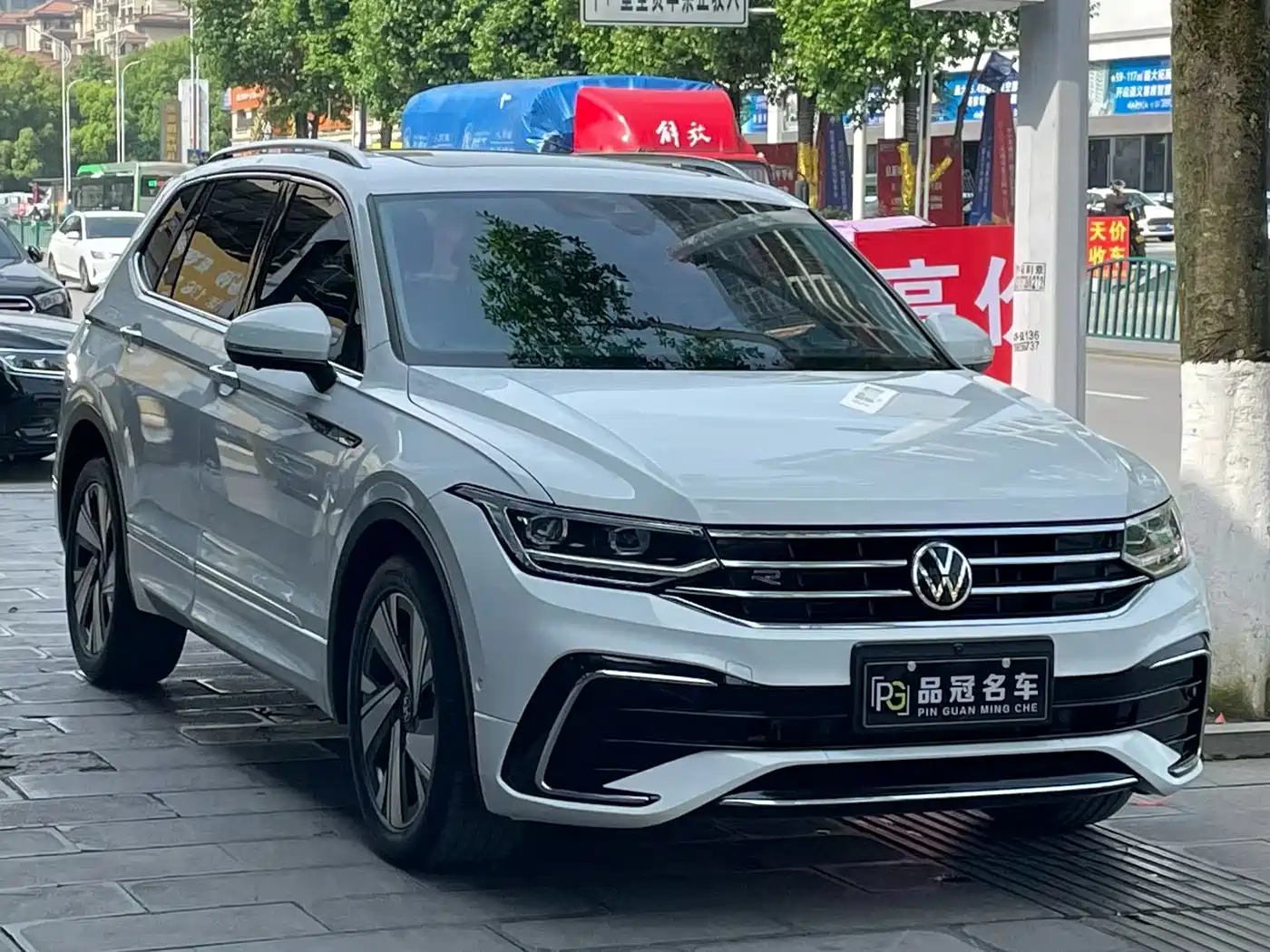 Volkswagen Tiguan L 2023 Facelift 330TSI Auto FWD R-Line Premium фото 3