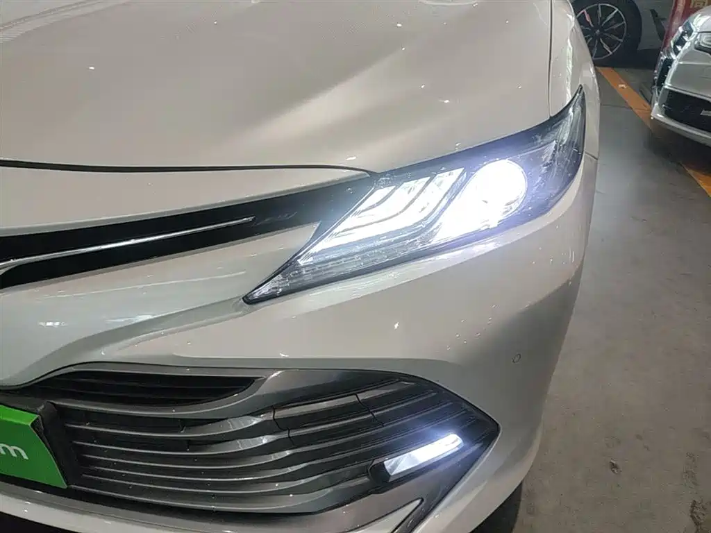 Toyota Camry 2019 Hybrid 2.5HG Luxury Edition China VI фото 24