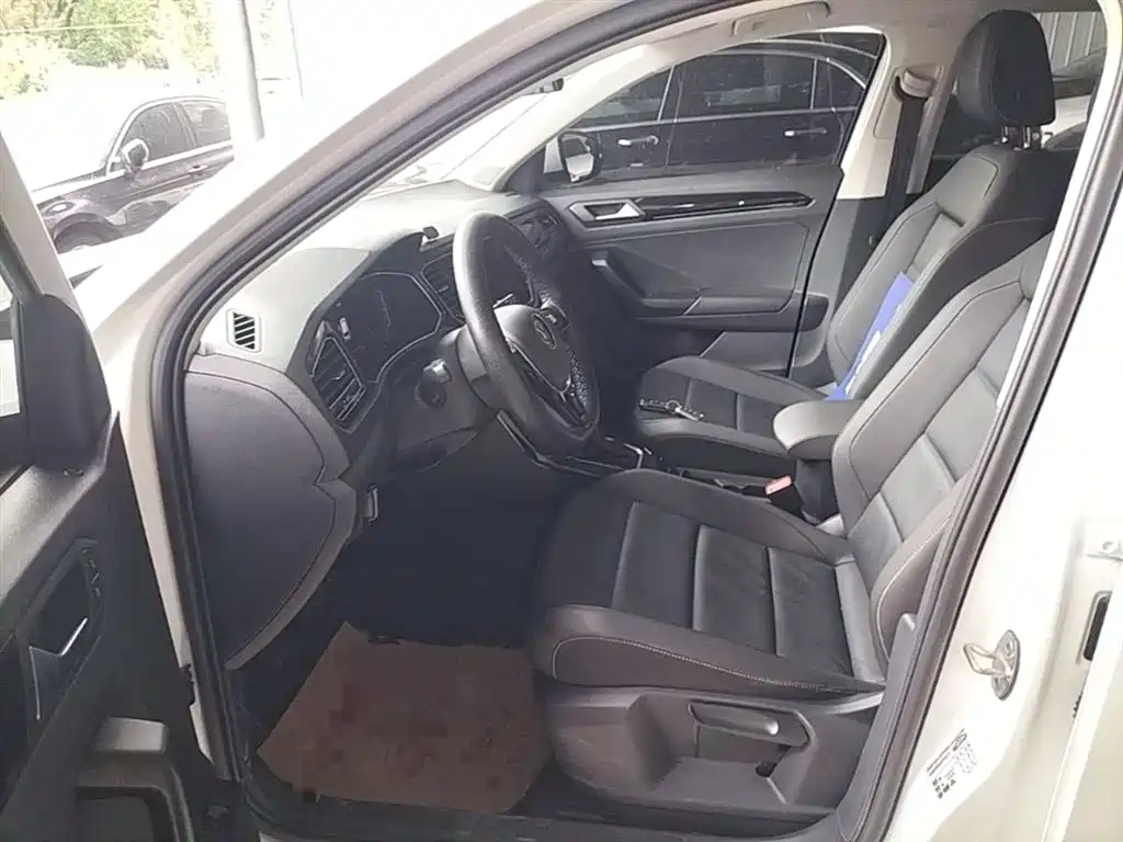 VOLKSWAGEN T-ROC EXPLORING SONGS