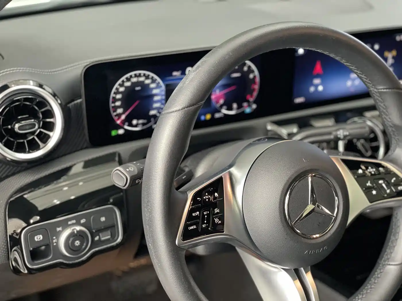Mercedes-Benz A-Class 2023 A 200 L Dynamic фото 18
