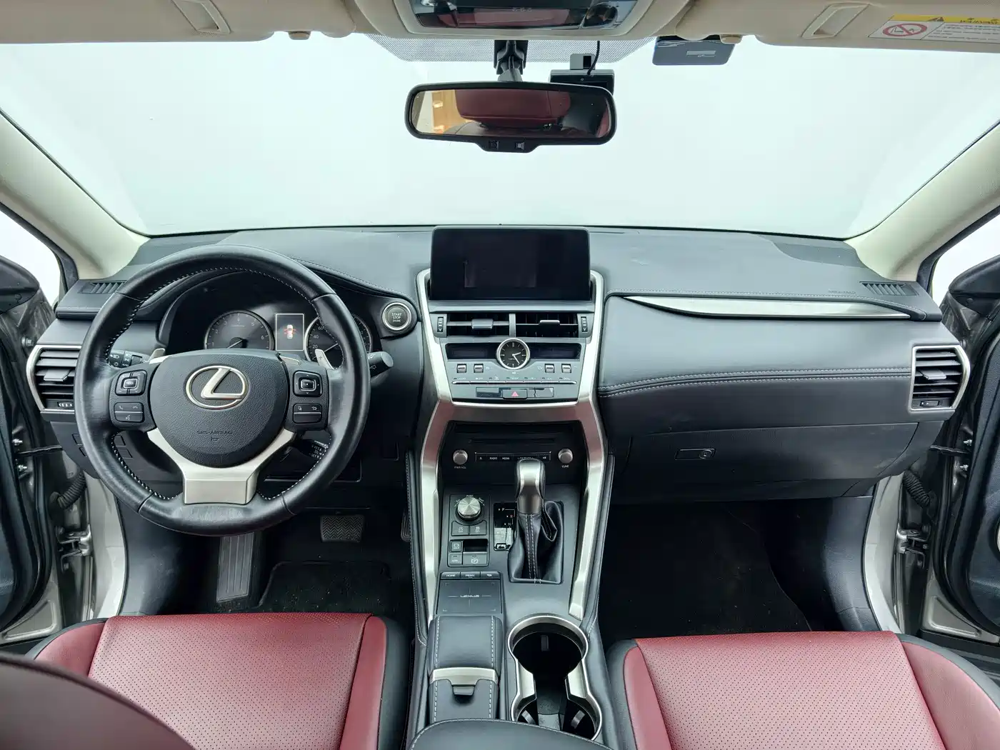 Фото 22 - Lexus NX