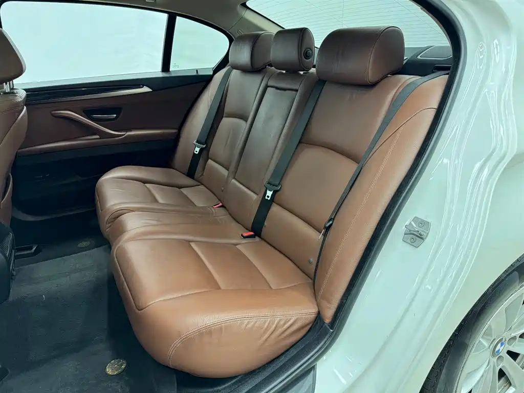 BMW 5 Series 2017 520Li Classic Edition фото 18
