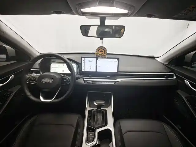 Фото 9 - Geely Emgrand