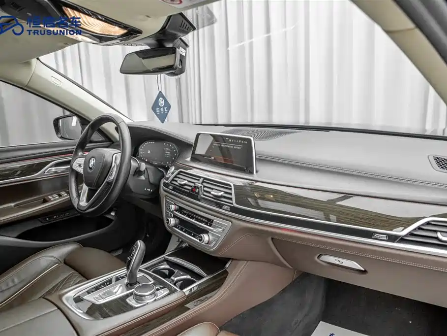 BMW 7 Series 2019 730Li Luxury Package фото 18