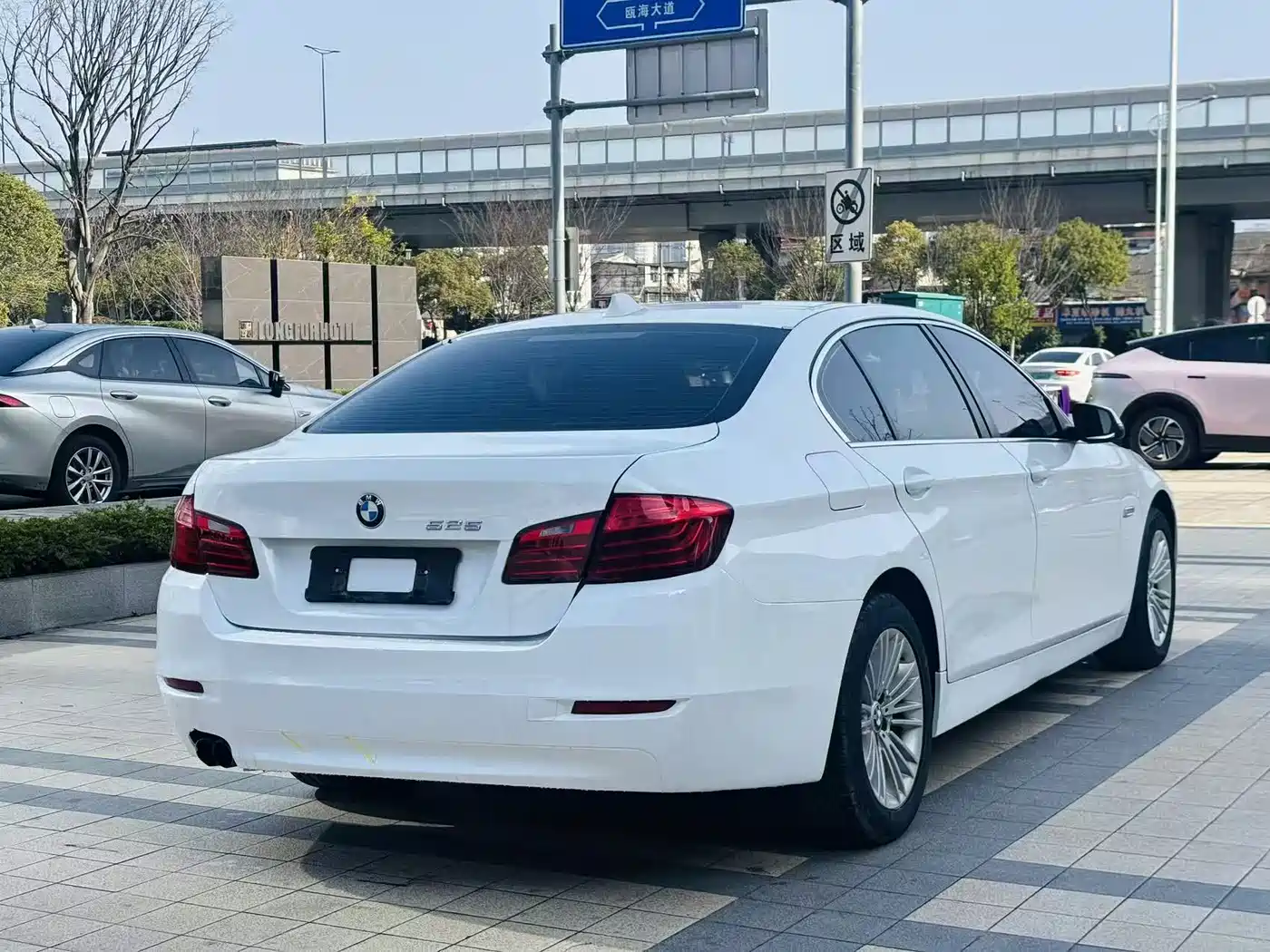 BMW 5 Series 2014 525Li Luxury Design Package фото 9