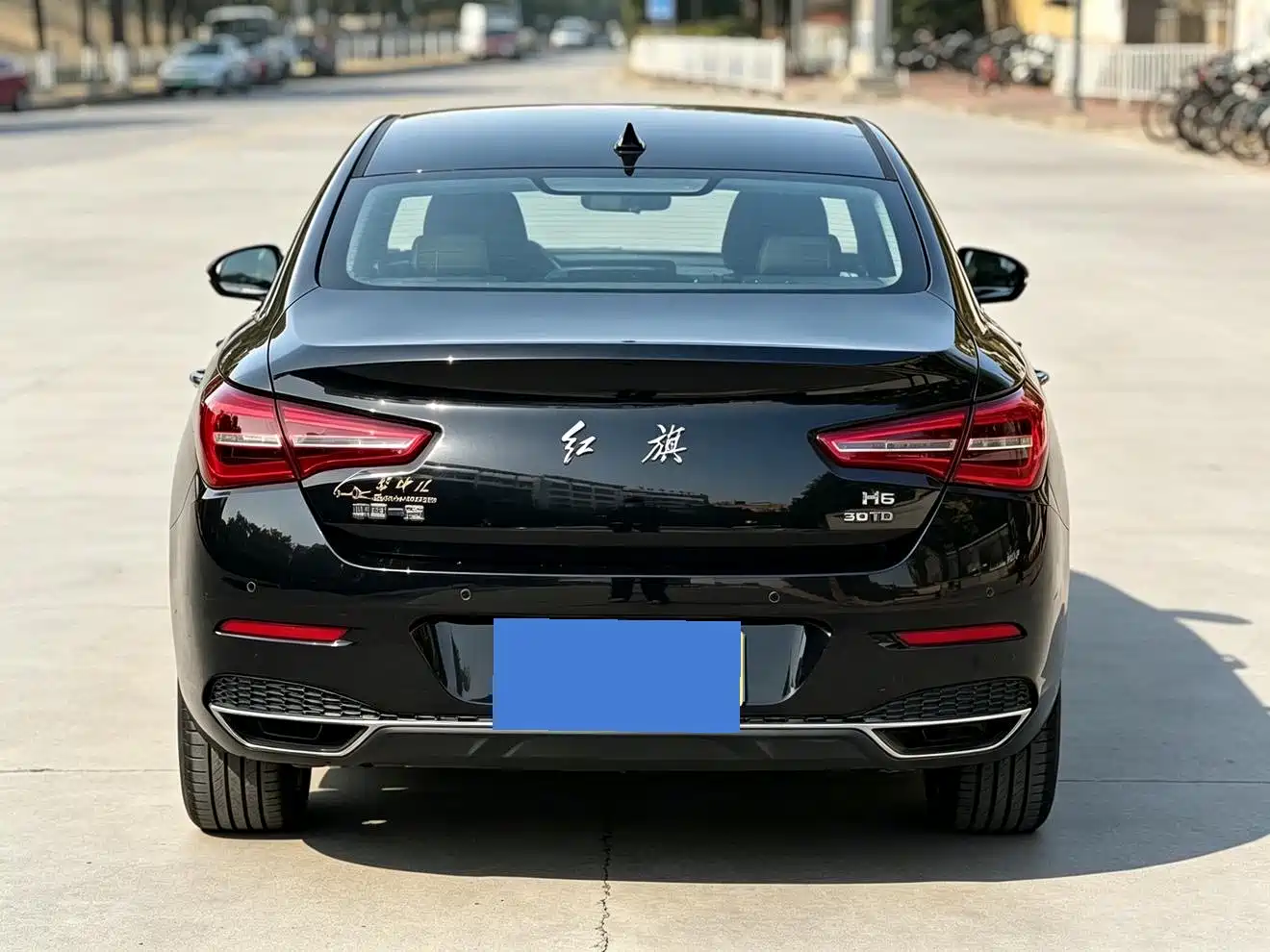 Photo 5 - Hongqi H5