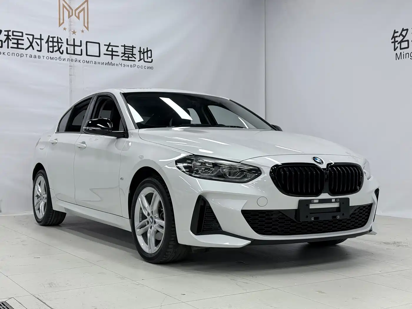 BMW 1 Series 2022 120i M Sport Shadow Edition фото 3