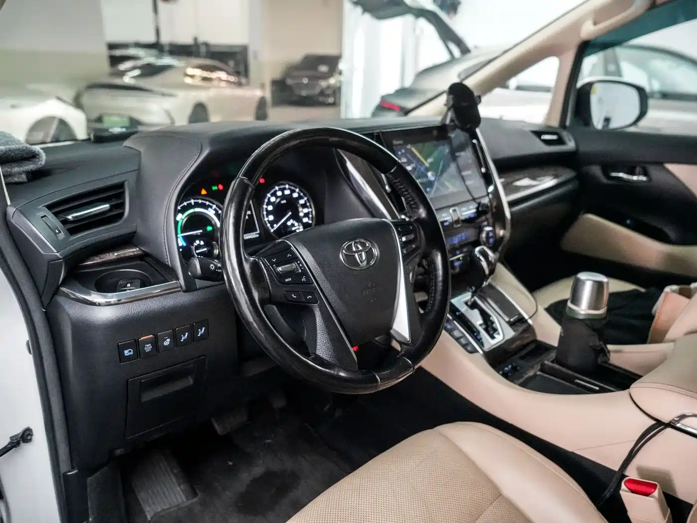 Toyota Vellfire 2021 Crown Hybrid 2.5L HV Premium Edition фото 9