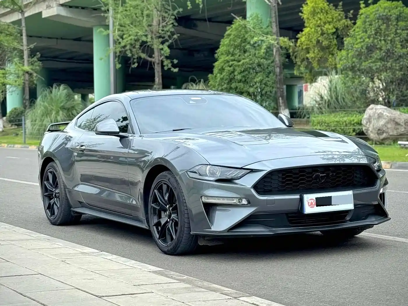 FORD MUSTANG