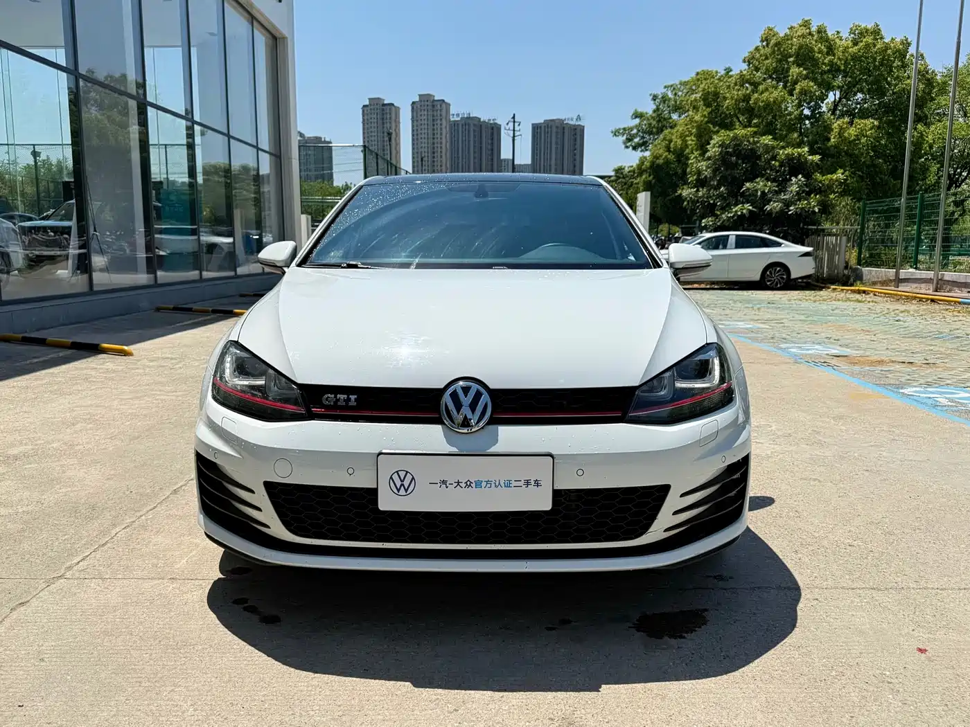 Volkswagen Golf GTI 2016 2.0TSI GTI фото 2