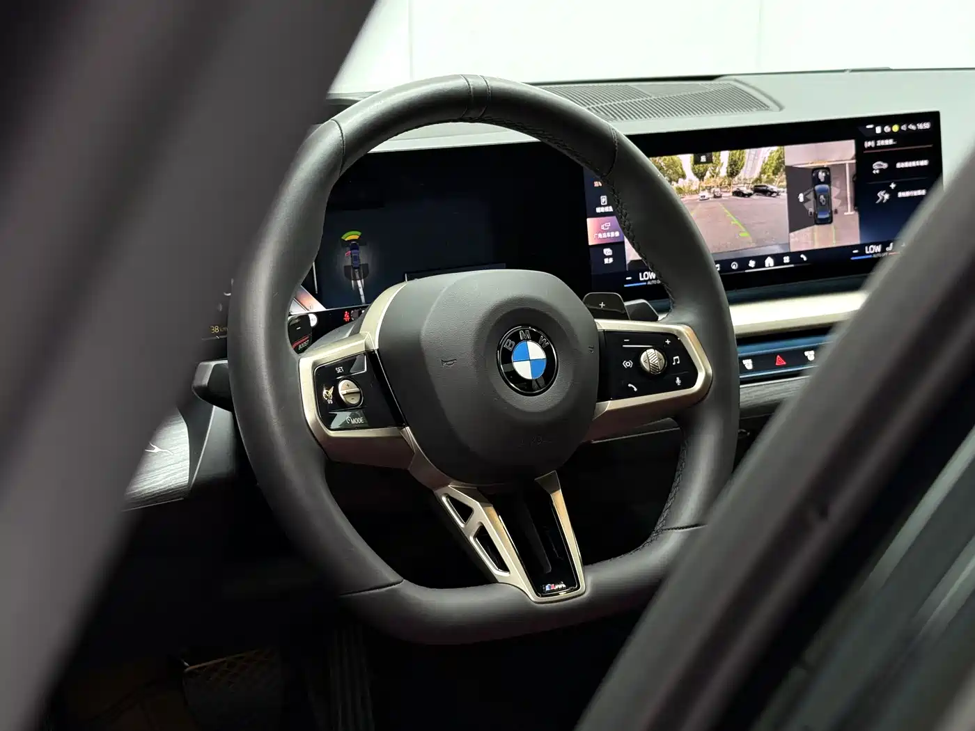 BMW 5 Series 2025 530Li Premium M Sport Package фото 4