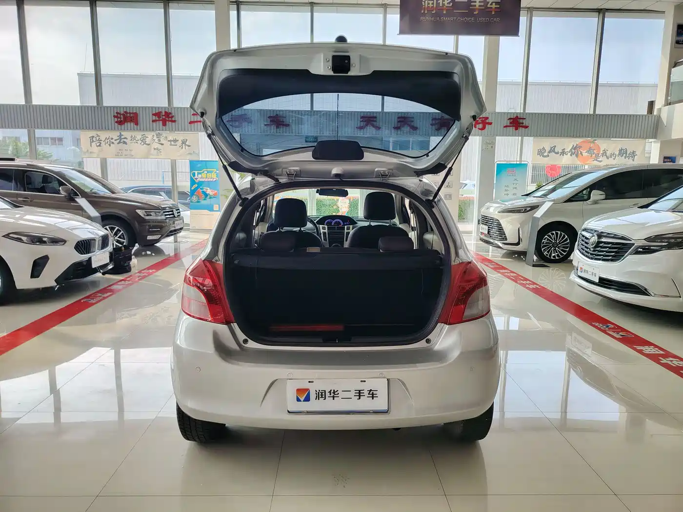Toyota Yaris 2011 1.6E Auto Charm Edition фото 12