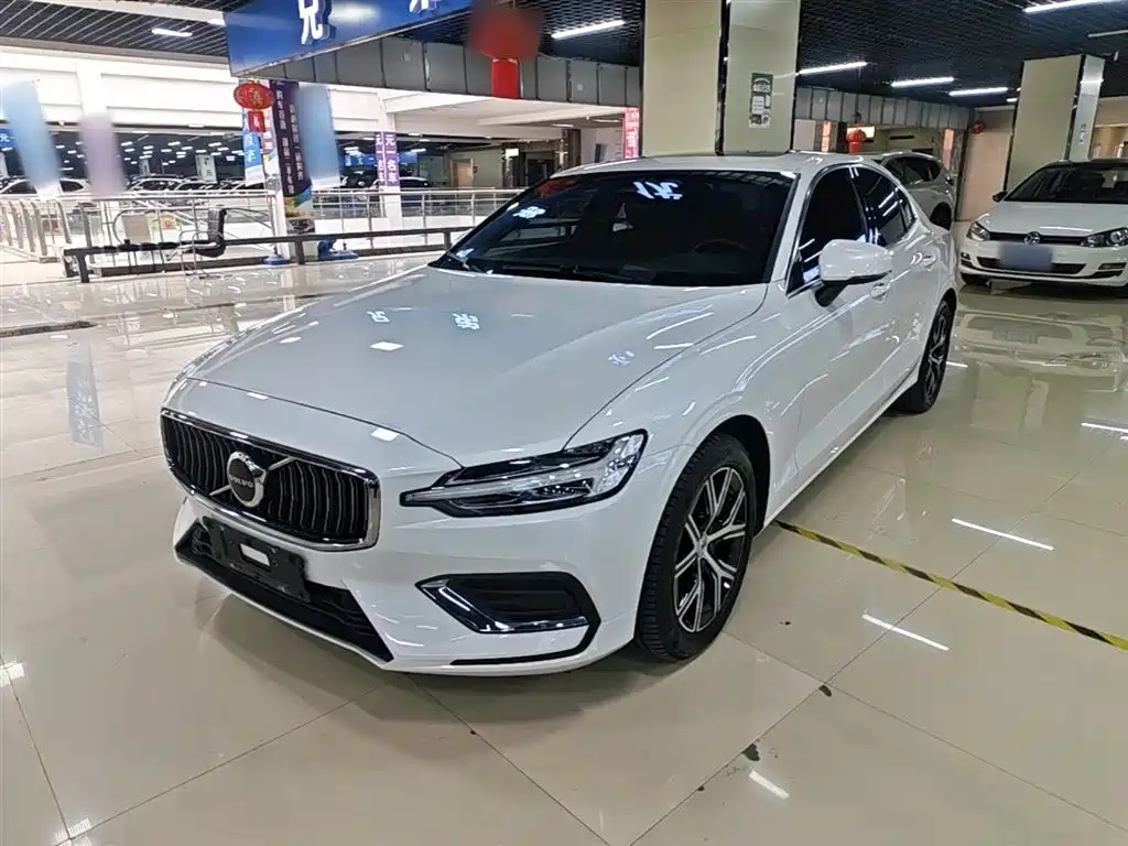 Volvo S60 2025 B4 Smart Luxury Edition