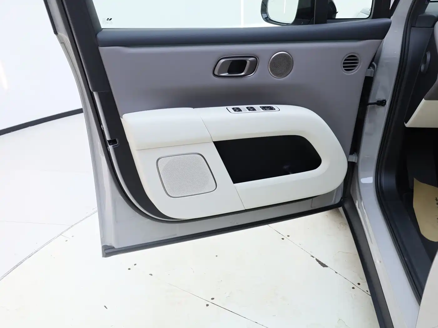 Фото 24 - Li Auto i6