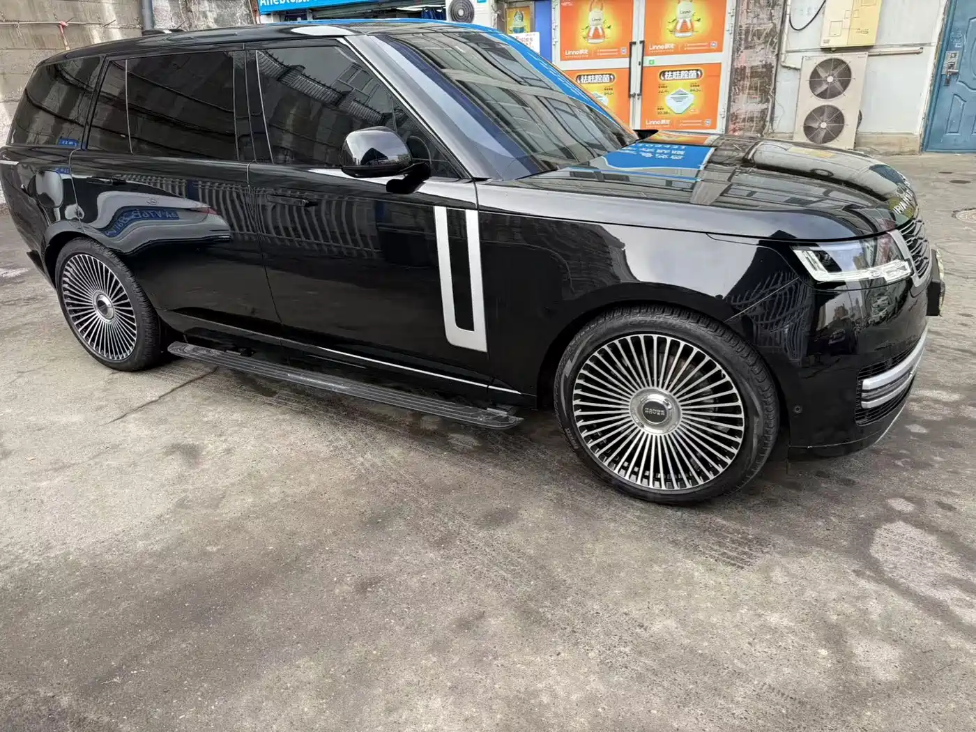 Land Rover Range Rover 2024 3.0 L6 400PS Genesis Extended фото 3