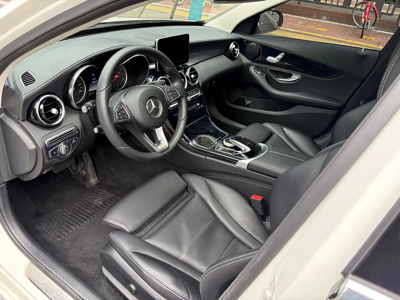 Mercedes-Benz C-Class 2017 Facelift C 180 L Dynamic Sport Edition фото 7
