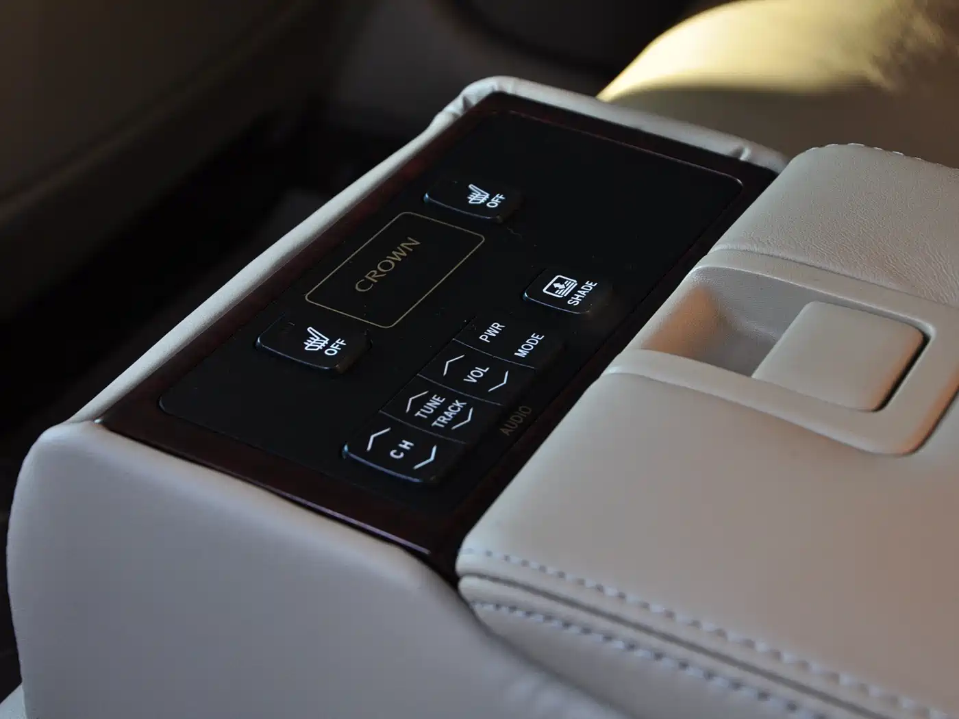 Toyota Crown 2011 2.5L Royal Leather Sunroof Special Edition фото 11
