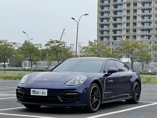 PORSCHE PANAMERA