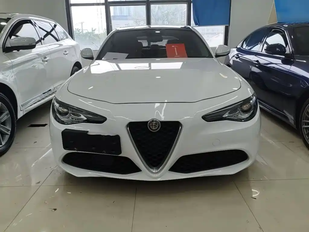 Alfa Romeo Giulia 2018 2017 2.0T 280HP Luxury Edition