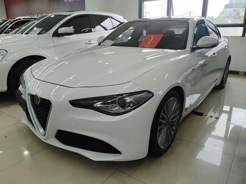 Alfa Romeo Giulia 2018 2017 2.0T 280HP Luxury Edition