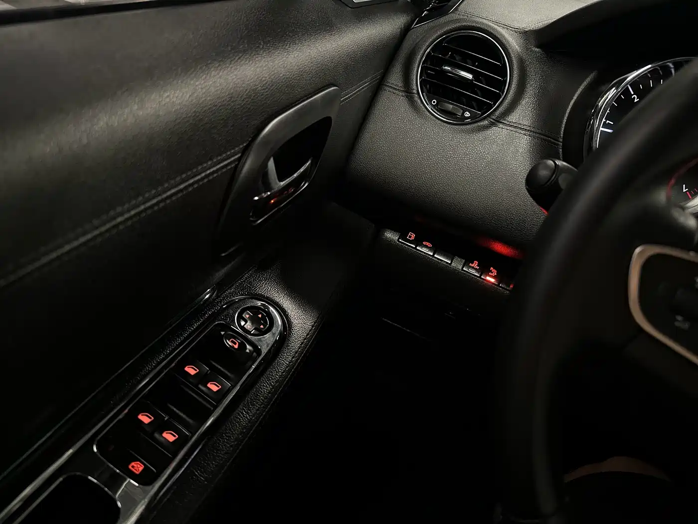 Peugeot 3008 2016 2.0L Automatic Classic Edition фото 10