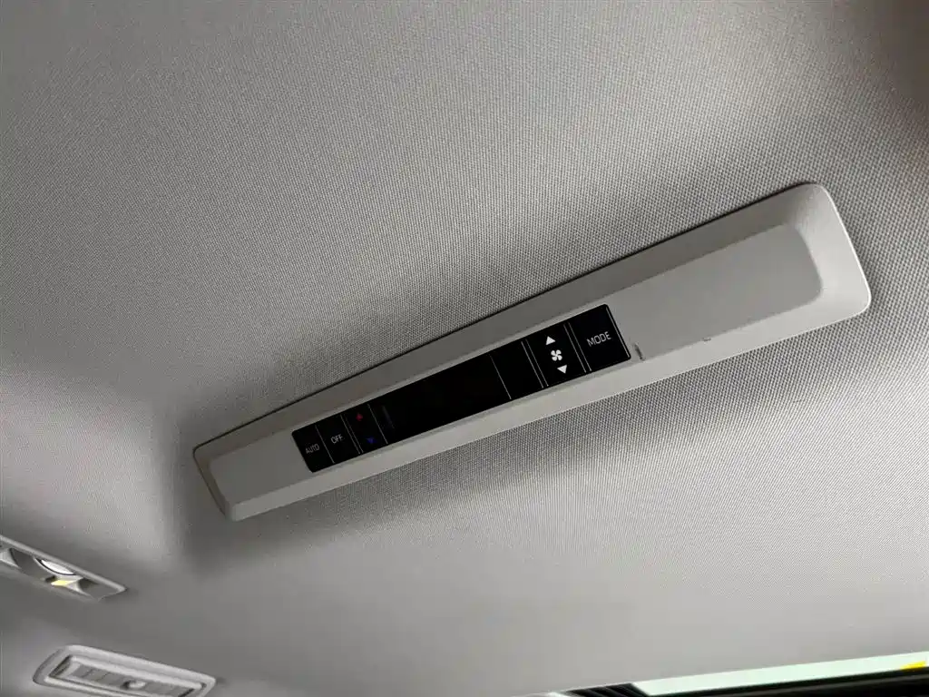Toyota Sienna 2023 2.5L Hybrid Comfort Edition фото 23