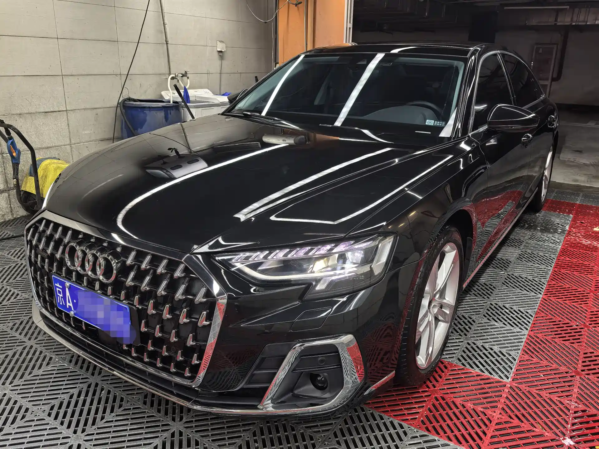 Photo 1 - Audi A8
