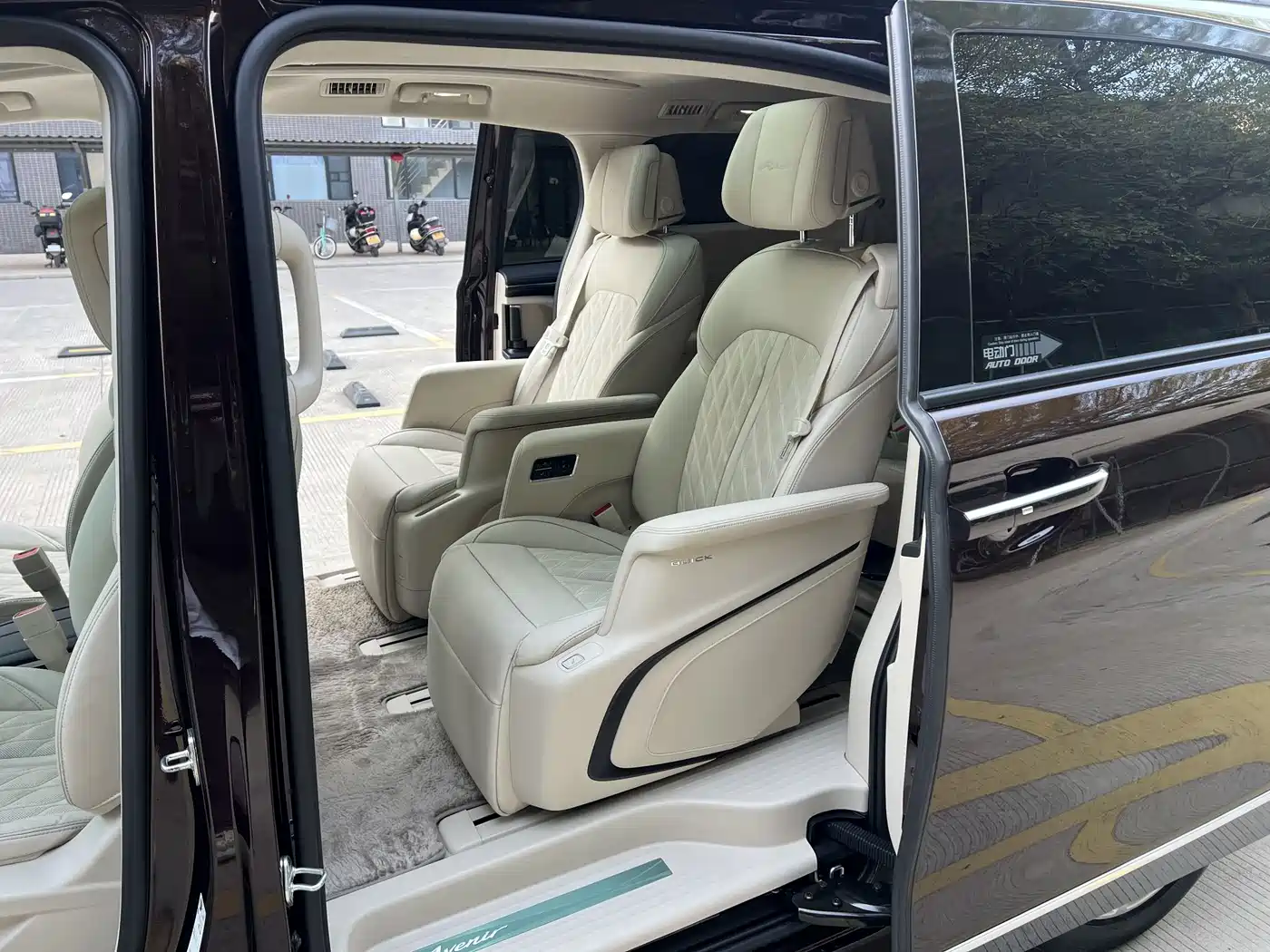 Buick GL8 2022 Avenir Avia 6-Seater Virtue Edition фото 8