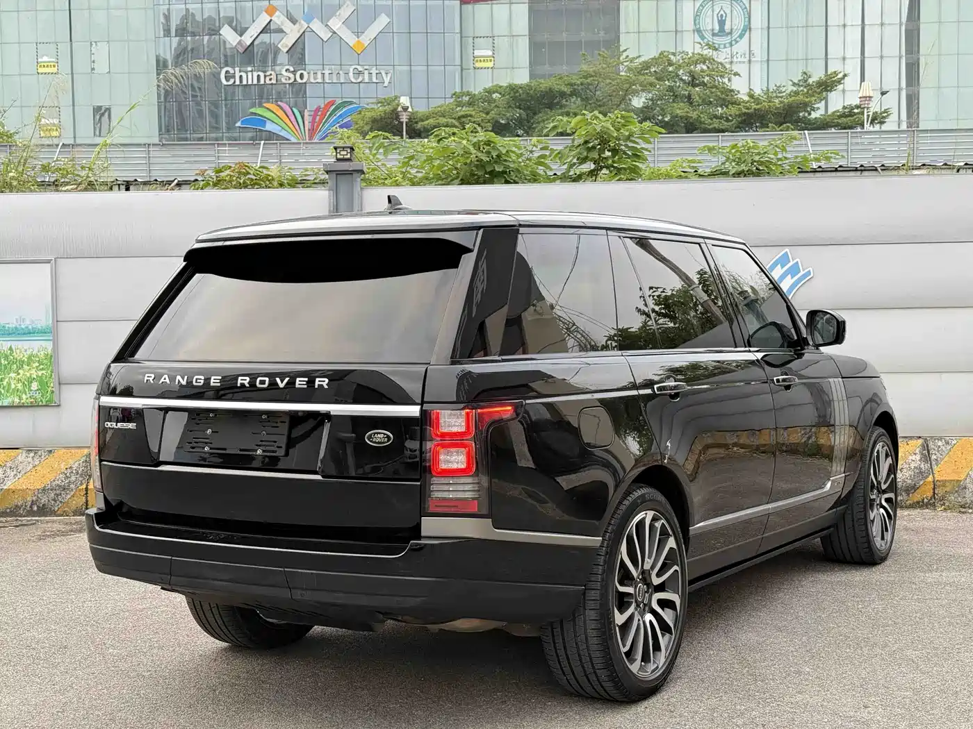 Land Rover Range Rover 2015 3.0 TDV6 Vogue SE Genesis Extended Edition фото 4