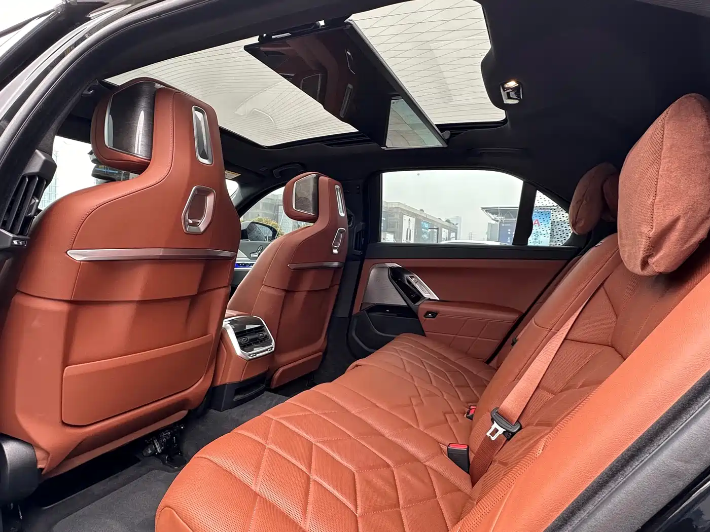 BMW 7 Series 2023 Facelift 740Li Exclusive M Sport Package фото 47